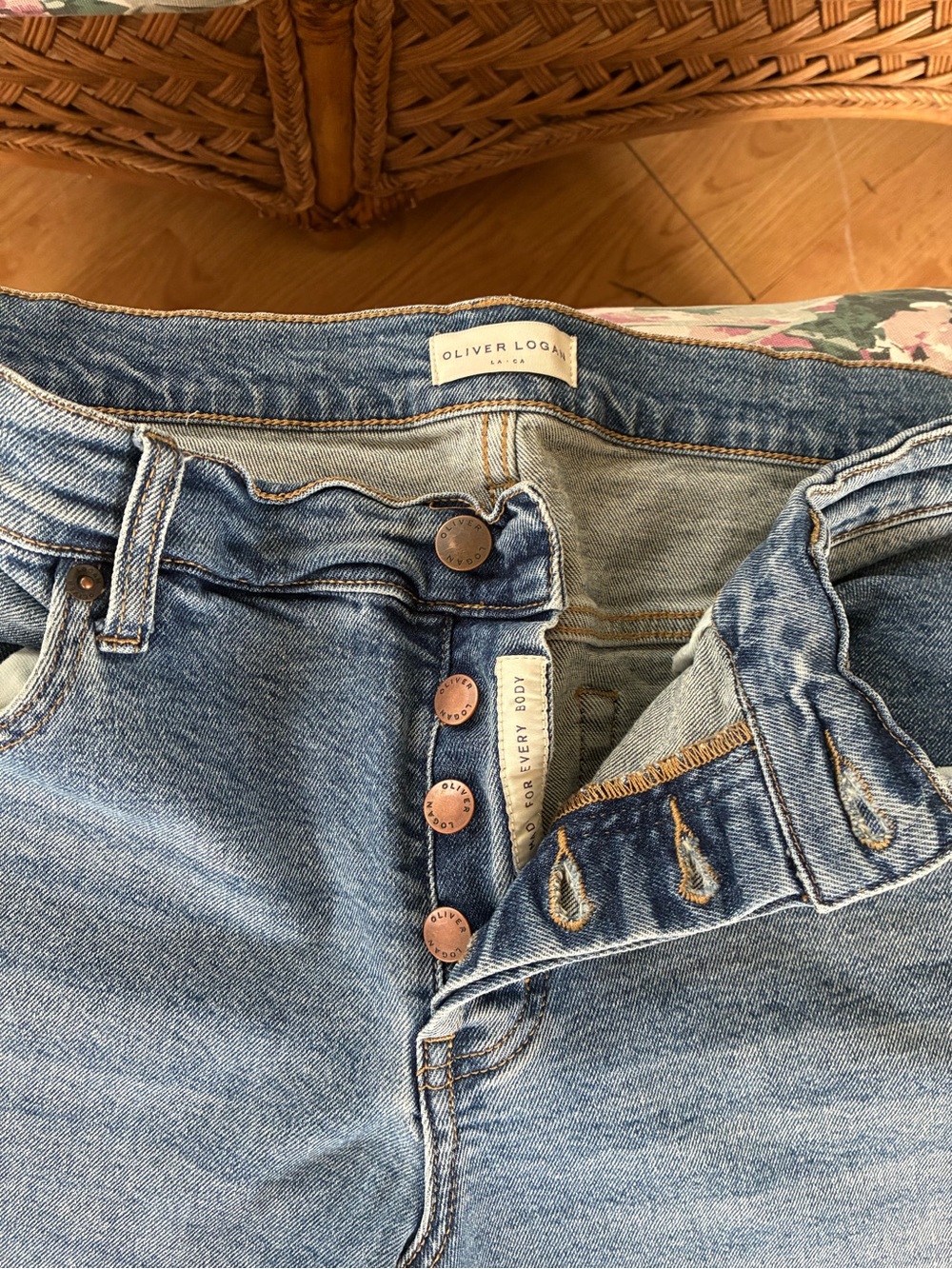 Oliver Logan Light Blue Cropped Button-Fly Jeans — Women's Ankle